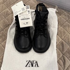 Zara toddler boy’s Classic Black Lace-Up Boots